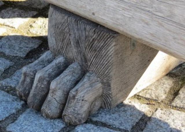 Timber Bench/claw feet