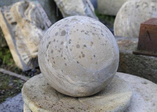 Limestone Ball Small